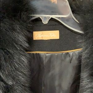 Katherine Kelly trench clay with fox fur collar